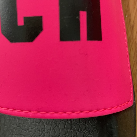 Pink Victoria’s Secret BEACH PLEASE slides - Picture 11 of 11